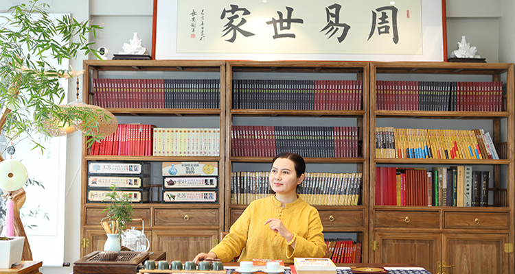 大易开运首席专家董易姗：中华女性起名第一人